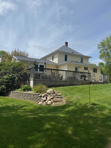 601 Maplewood Dr SE, Pelican Rapids, MN 56572