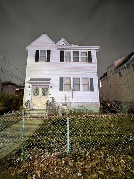 15-17 Dexter Ave, Watertown, MA 02472