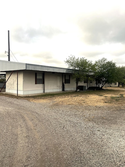 405 River St, Del Rio, TX 78840