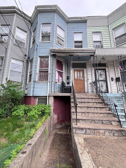 37 Arlington Ave, Jersey City, NJ 07305