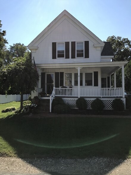 9 Giles St, Methuen, MA 01844