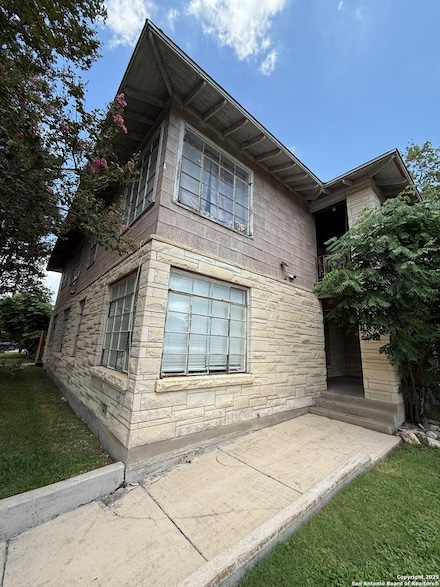 2057 W Summit Ave Unit B, San Antonio, TX 78201