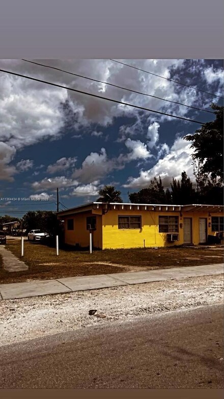 377 NW 4th St, Homestead, FL 33030