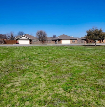 711 Sharon Ln, Whitewright, TX 75491