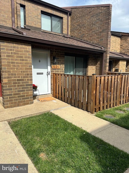 3134 Apple Rd NE Unit 16, Washington, DC 20018