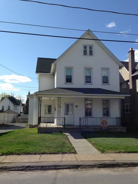 512 3rd St, Dunmore, PA 18512