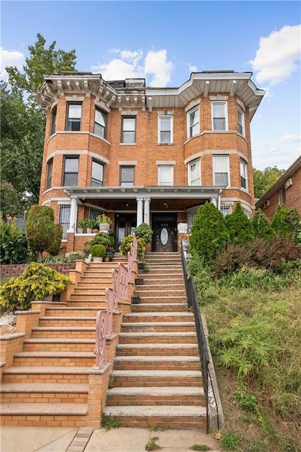 133 Sunnyside Ave, Brooklyn, NY 11207