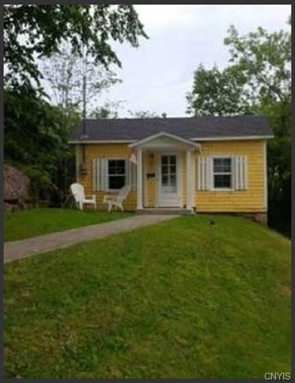 33 Bolton Ave, Alexandria Bay, NY 13607