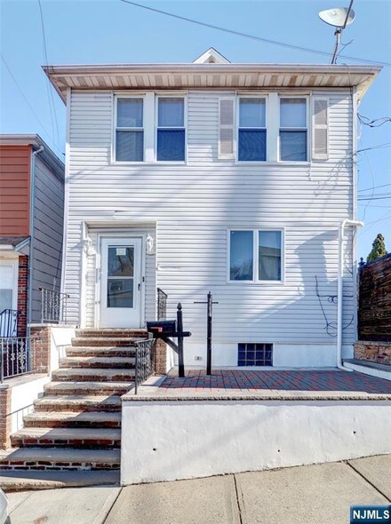 1502 85th St, North Bergen, NJ 07047
