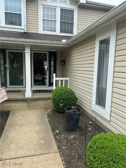 1206 Brookline Place, Willoughby, OH 44094