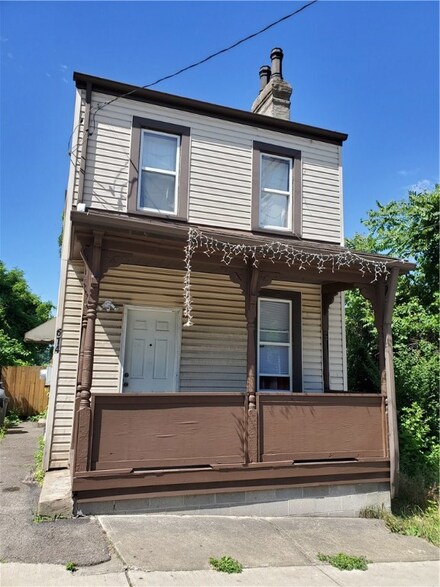 614 Hawkins Ave, Braddock, PA 15104