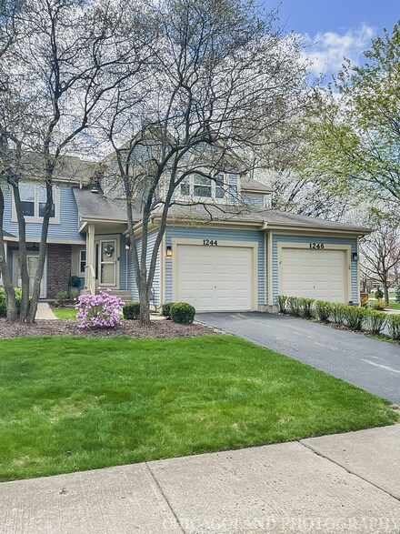 1244 Tennyson Ln Unit 607, Naperville, IL 60540