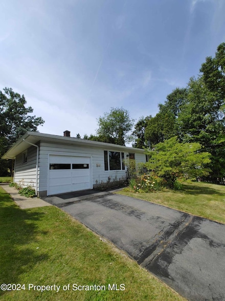 14 Hemlock St, Dupont, PA 18641