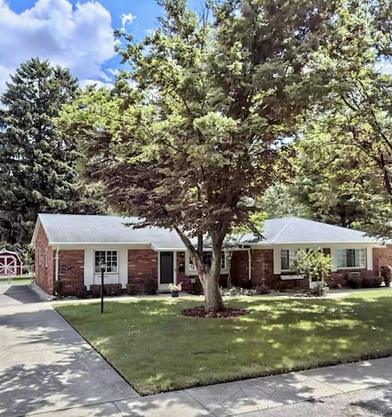 45280 Deshon St, Utica, MI 48317