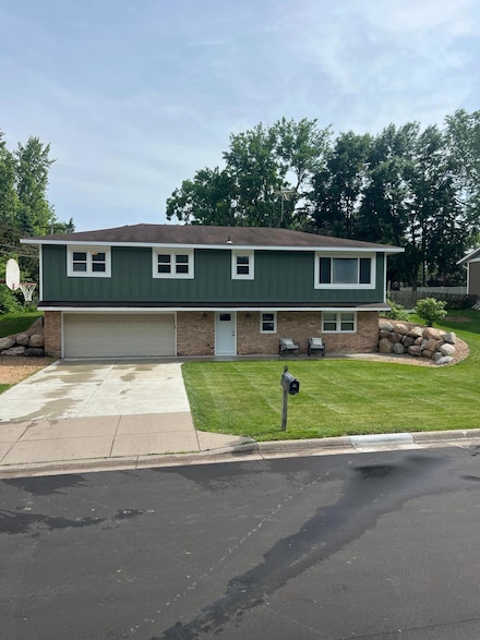 1307 20th St W, Hastings, MN 55033