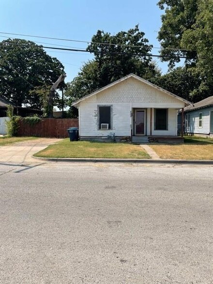 505 Blandin St, Fort Worth, TX 76111