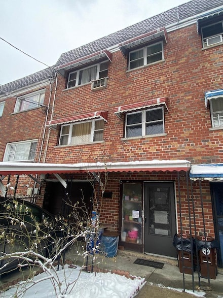 746 E 221st St, Bronx, NY 10467