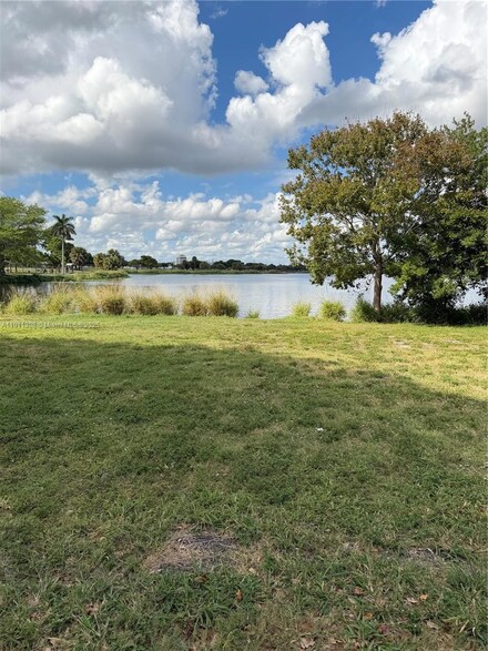 2286 Lake Osborne Dr Unit 16, Lake Worth, FL 33461