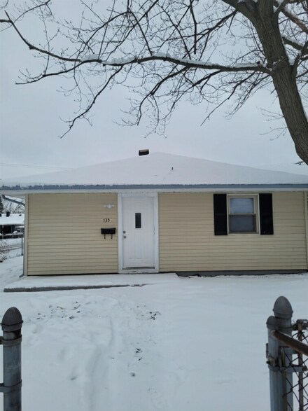 135 E Lowell Ave, Mishawaka, IN 46545