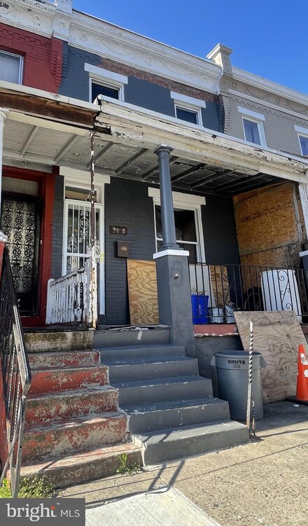 2418 W Sergeant St, Philadelphia, PA 19132