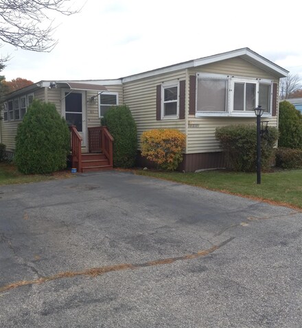 61 Silver St, Seabrook, NH 03874