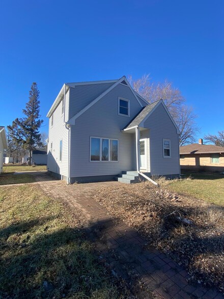 240 Elm St, Clements, MN 56224