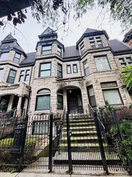 5028 S Blackstone Ave, Chicago, IL 60615