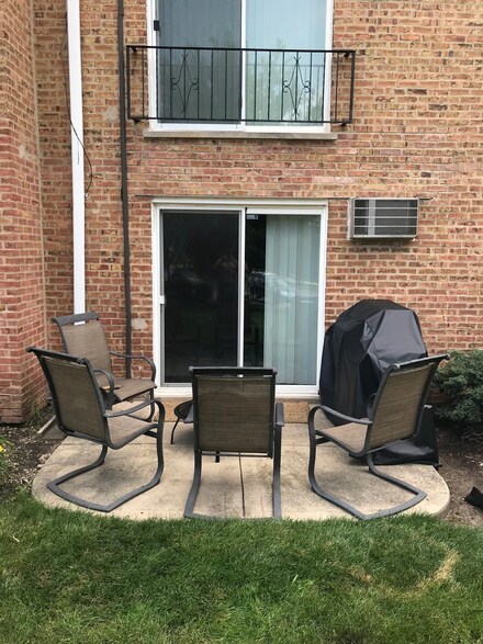 580 Lawrence Ave Unit 112, Roselle, IL 60172