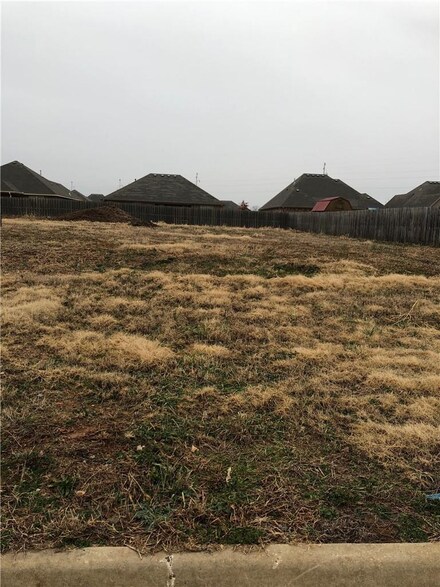 1001 Red Oak Loop, Springdale, AR 72762