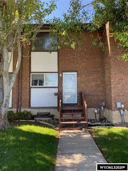 214 Cheyenne Dr, Evanston, WY 82930