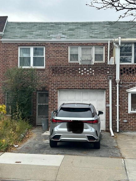 25-22 College Point Blvd, Flushing, NY 11354