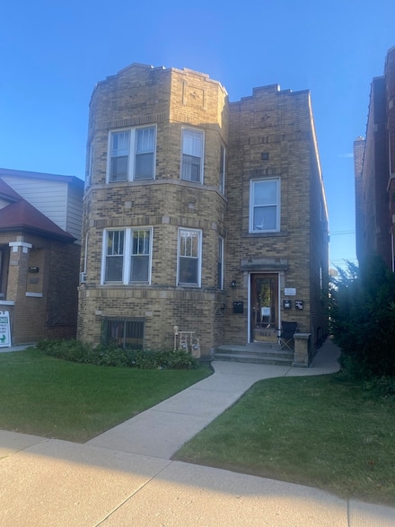 5525 W Melrose St, Chicago, IL 60641