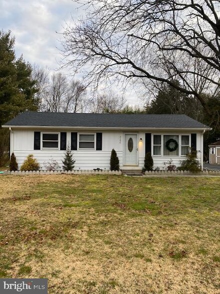 3156 Mount Carmel St, Malaga, NJ 08328