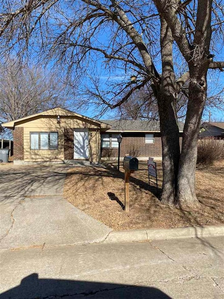 118 NE Angus St, Lawton, OK 73507