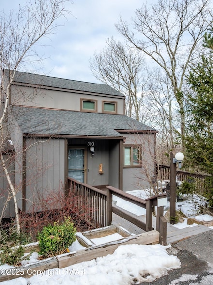 303 Cross Country Ln, Tannersville, PA 18372
