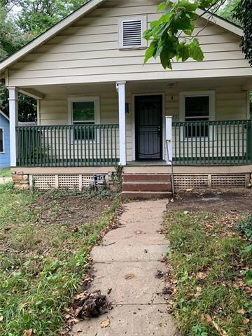7033 Walrond Ave, Kansas City, MO 64132