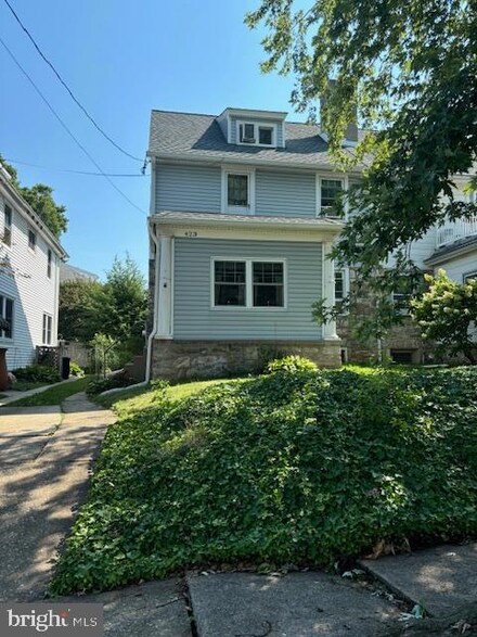 423 Spruce Ave, Upper Darby, PA 19082