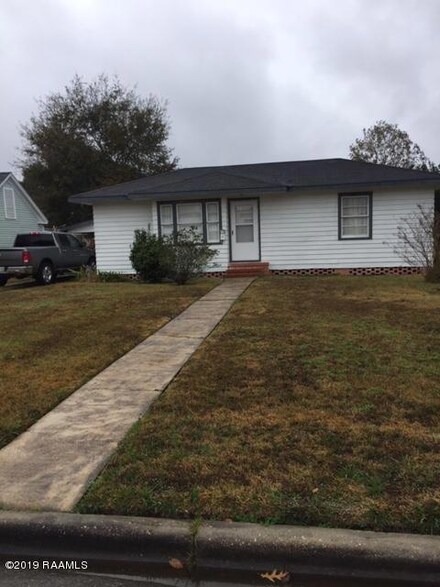 306 3rd St, Abbeville, LA 70510