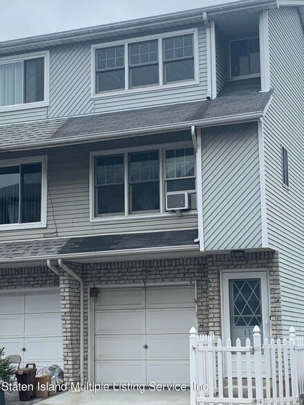 11 Vogel Ln, Staten Island, NY 10314