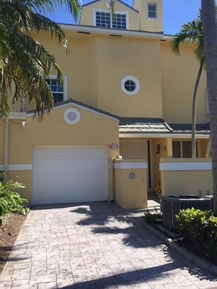 48 N Lakeshore Dr, Hypoluxo, FL 33462