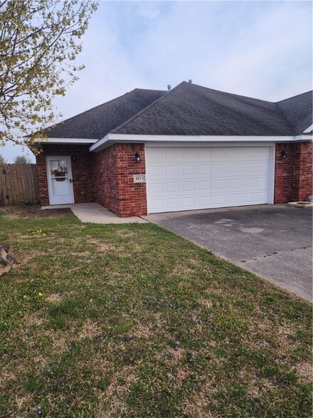 817 Hindman Dr Unit 1, Prairie Grove, AR 72753