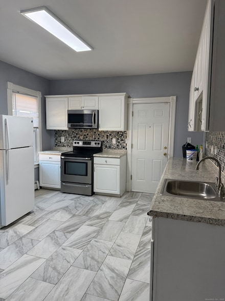 352 Vine St Unit 2nd Floor, Hartford, CT 06112