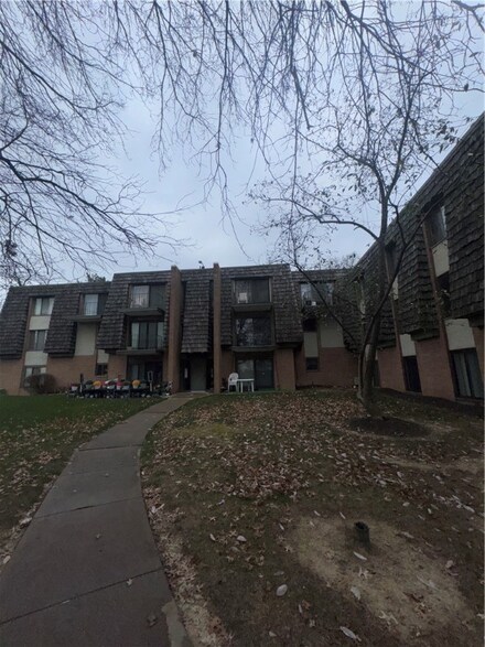 312 Forest Green Dr Unit 312, Coraopolis, PA 15108
