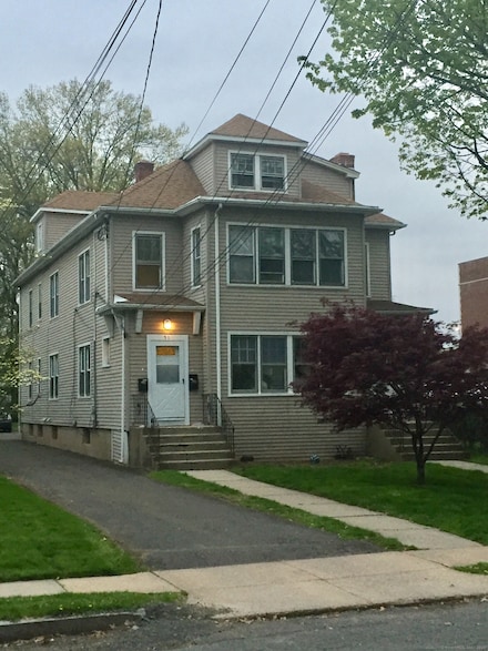 51 Bretton Rd Unit Second Floor, West Hartford, CT 06119