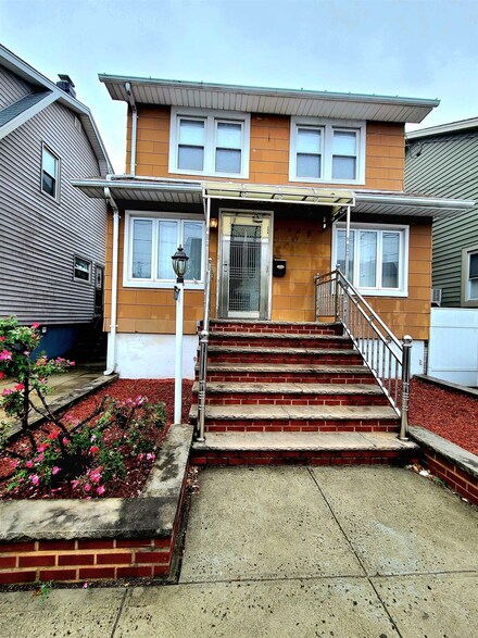 8309 Grand Ave, North Bergen, NJ 07047