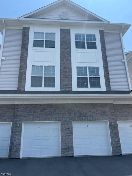61 Veterans Way, Morris Plains, NJ 07950