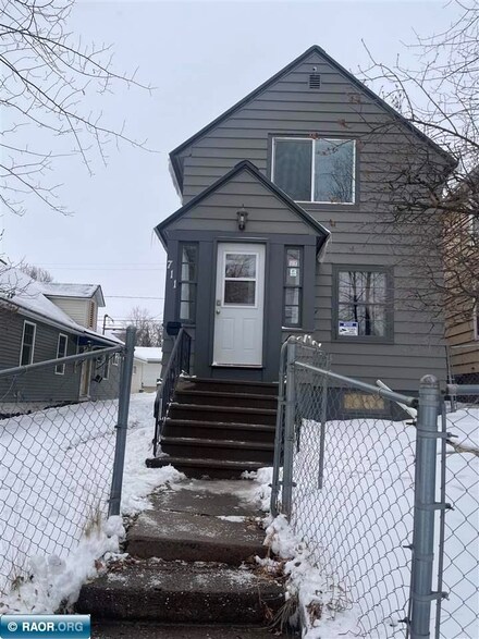 711 Hayes St, Eveleth, MN 55734