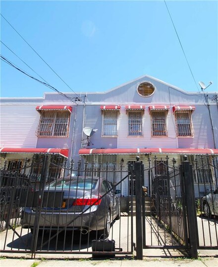 2839 W 16th St, Brooklyn, NY 11224