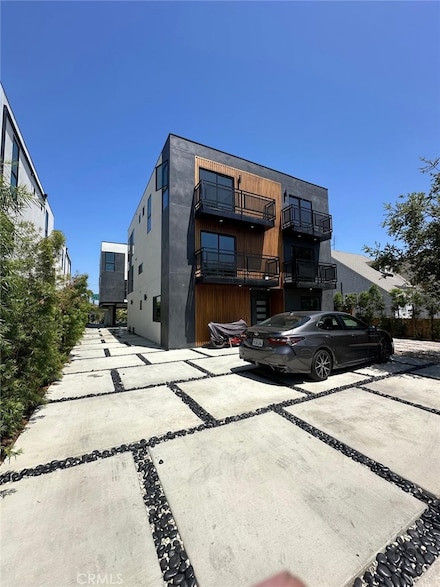 656 N Mariposa Ave, Los Angeles, CA 90004