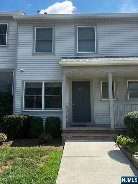 130 Panorama Dr, Edgewater, NJ 07020